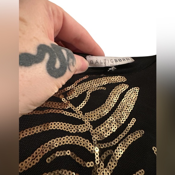 Sequin black and gold Baltic Born bridesmaids dress
No zipper - stretchy waist - Picture 4 of 4